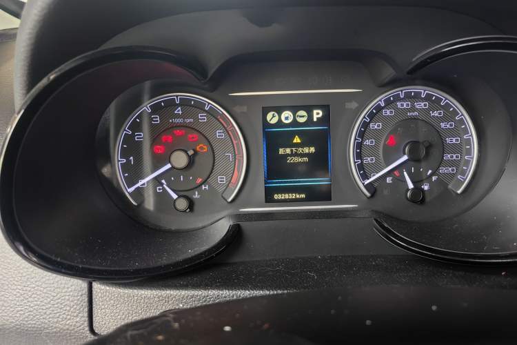 Used Dongfeng Aeolus AX7 2018 Classic 1.6T Automatic Elite Model Odometer Close Up