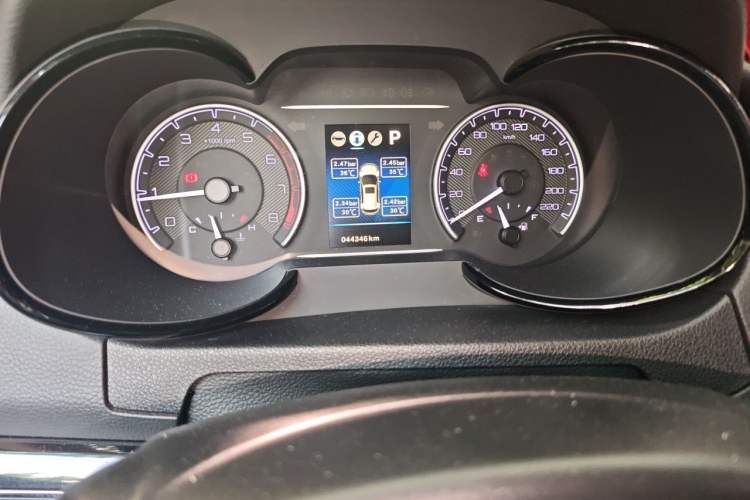 Used Dongfeng Aeolus AX7 2018 Classic 1.6T Automatic Elite Model Odometer Close Up