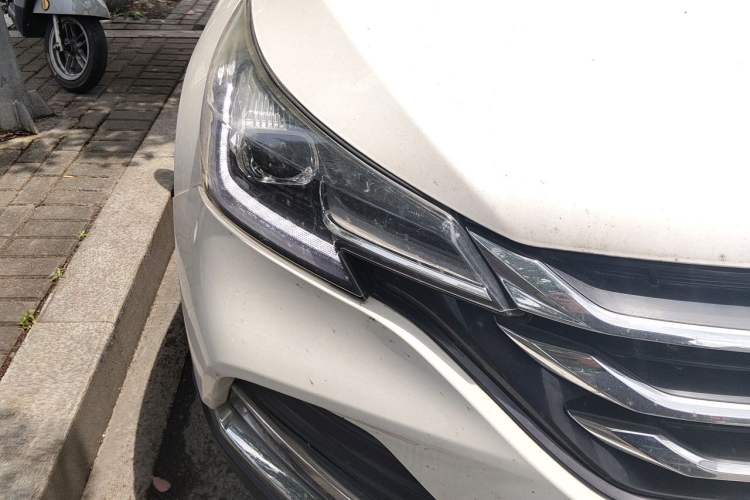 Used Dongfeng Aeolus AX7 2018 Classic 1.6T Automatic Luxury Model Right Front Headlight