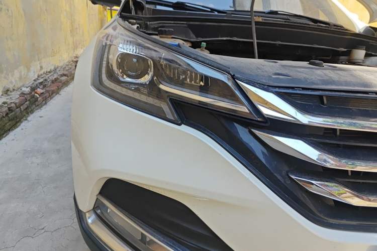 Used Dongfeng Aeolus AX7 2018 1.6T Automatic Luxury Special Edition Right Front Headlight