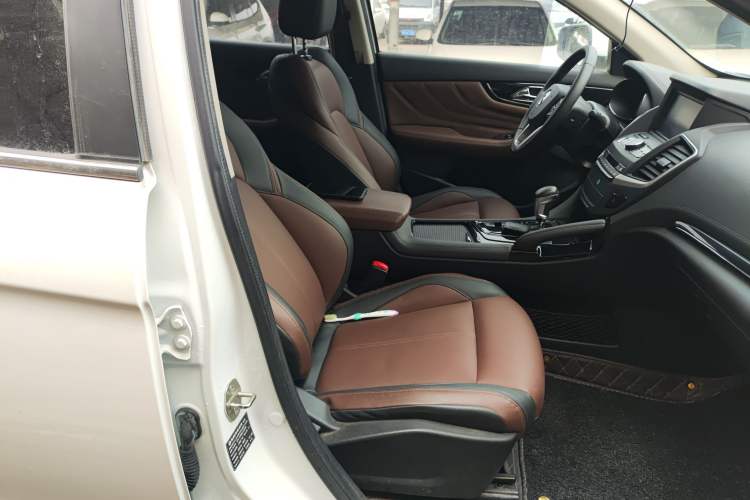 Used Dongfeng Aeolus AX7 2018 Classic 1.6T Automatic Luxury Model Right Front Seat