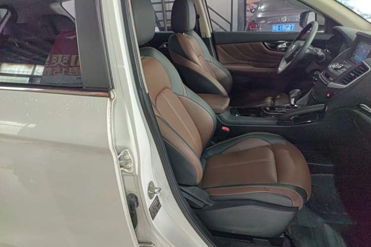 Used Dongfeng Aeolus AX7 2018 Classic 1.6T Automatic Elite Model Right Front Seat