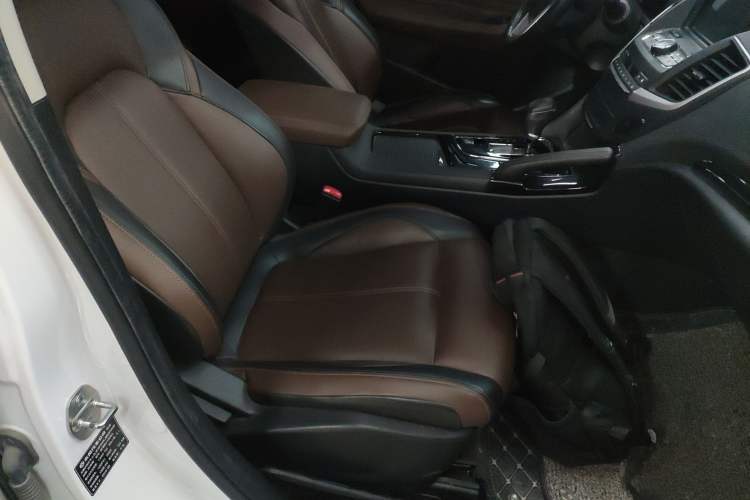 Used Dongfeng Aeolus AX7 2018 Classic 1.6T Automatic Luxury Model Right Front Seat