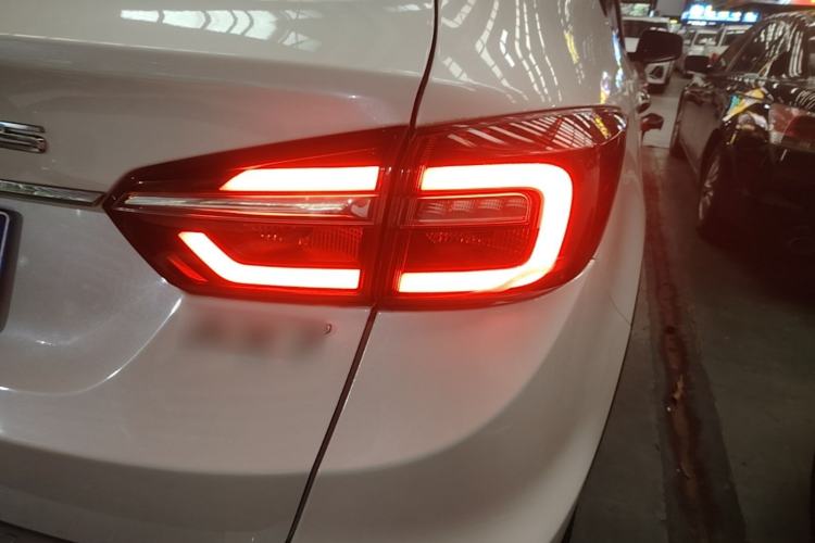 Used Dongfeng Aeolus AX7 2018 Classic 1.6T Automatic Elite Model Right Rear Taillight