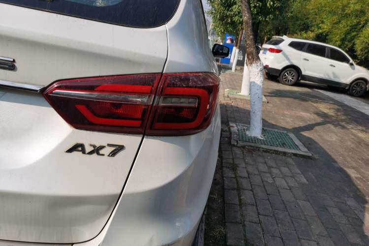 Used Dongfeng Aeolus AX7 2018 Classic 1.6T Automatic Luxury Model Right Rear Taillight