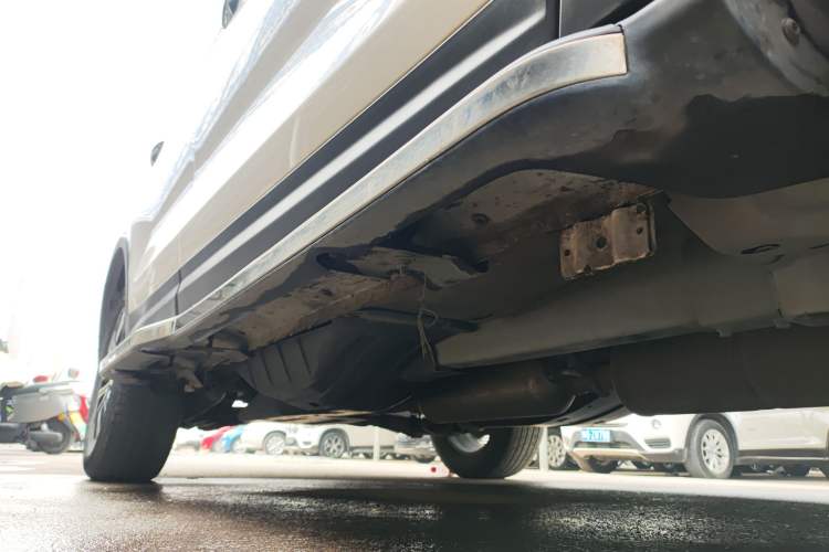 Used Dongfeng Aeolus AX7 2018 Classic 1.6T Automatic Luxury Model Right Side Sill