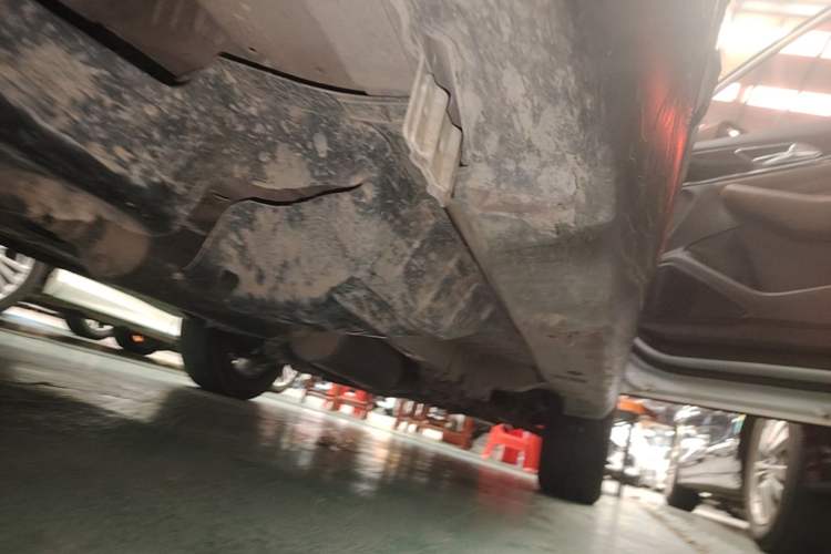 Used Dongfeng Aeolus AX7 2018 Classic 1.6T Automatic Elite Model Right Side Sill