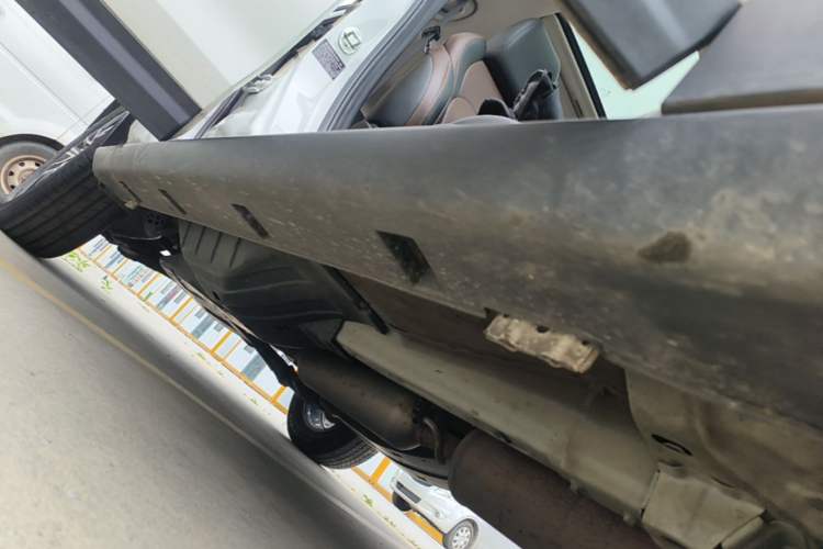 Used Dongfeng Aeolus AX7 2018 Classic 1.6T Automatic Luxury Model Right Side Sill