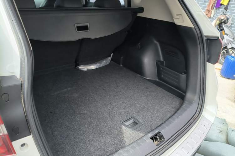 Used Dongfeng Aeolus AX7 2018 Classic 1.6T Automatic Luxury Model Trunk