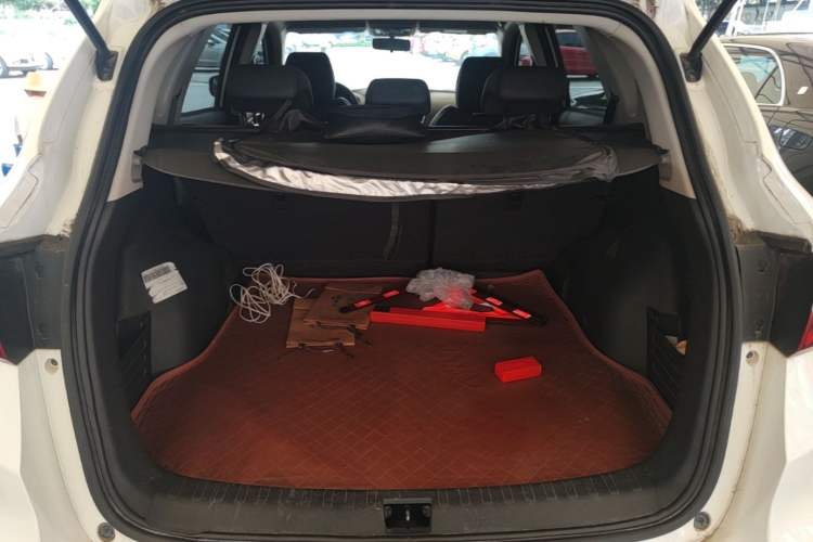Used Dongfeng Aeolus AX7 2018 Classic 1.6T Automatic Elite Model Trunk