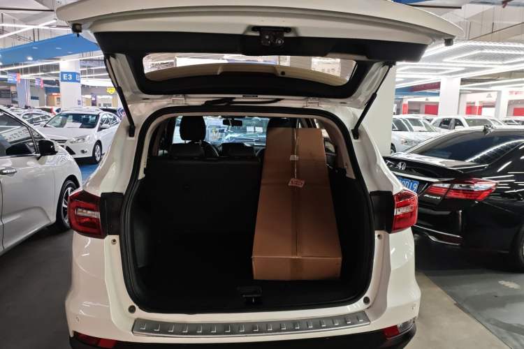Used Dongfeng Aeolus AX7 2018 Classic 1.6T Automatic Luxury Model Trunk