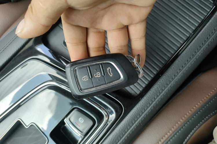Used Dongfeng Aeolus AX7 2018 Classic 1.6T Automatic Luxury Model Vehicle Key