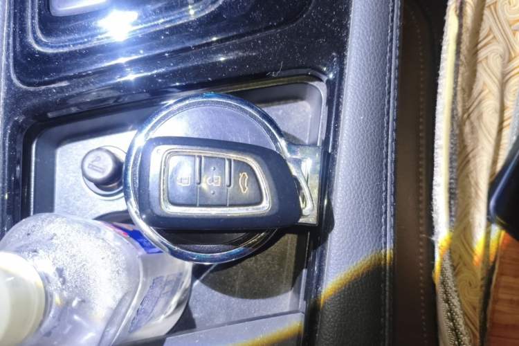 Used Dongfeng Aeolus AX7 2018 Classic 1.6T Automatic Luxury Model Vehicle Key