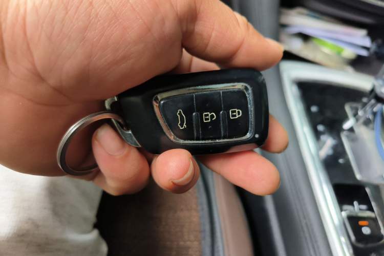 Used Dongfeng Aeolus AX7 2018 Classic 1.6T Automatic Luxury Model Vehicle Key