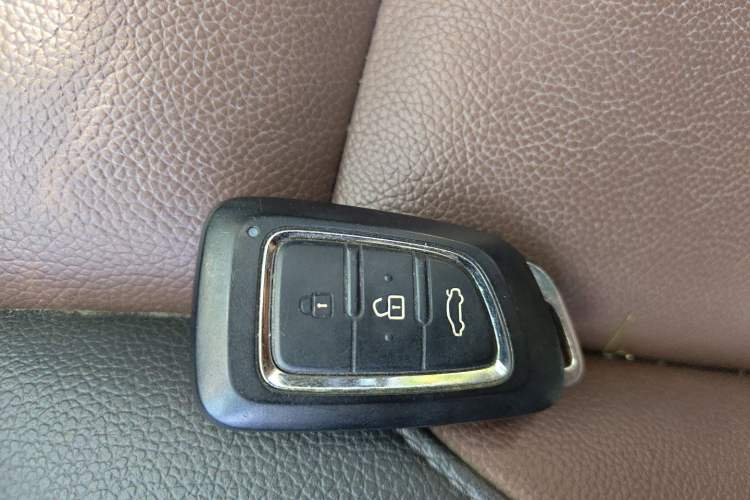 Used Dongfeng Aeolus AX7 2018 Classic 1.6T Automatic Luxury Model Vehicle Key