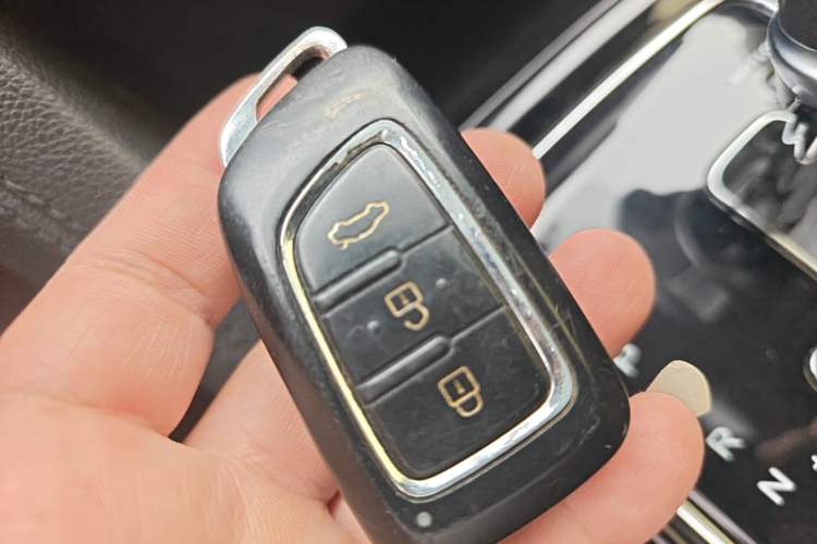 Used Dongfeng Aeolus AX7 2018 Classic 1.6T Automatic Luxury Model Vehicle Key