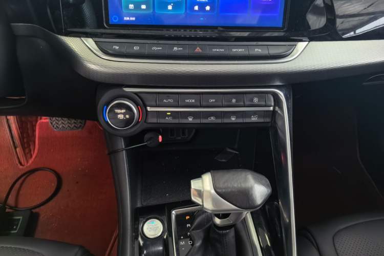 Used Dongfeng Aeolus AX7 2019 1.6T Automatic AI Navigation Model China V Standard Audio And AC Panel