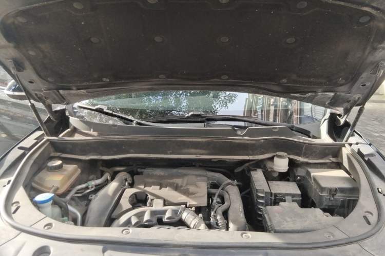 Used Dongfeng Aeolus AX7 2019 1.6T Automatic AI Navigation Model China V Standard Engine Bay