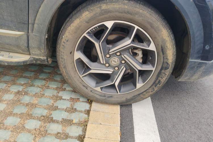 Used Dongfeng Aeolus AX7 2019 1.6T Automatic AI Navigation Model China V Standard Right Front Wheel Hub