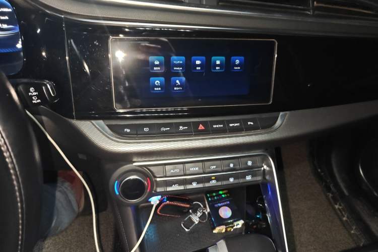 Used Dongfeng Aeolus AX7 2019 1.6T Automatic AI Navigation Model China V Standard Audio And AC Panel