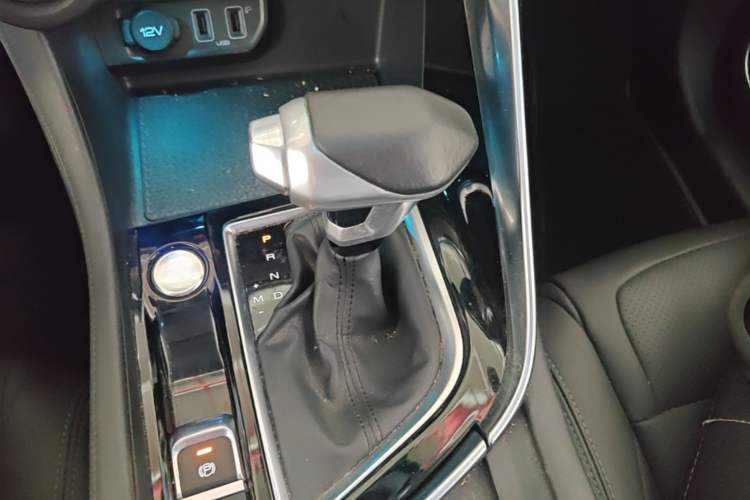 Used Dongfeng Aeolus AX7 2019 1.6T Automatic AI Navigation Model China V Standard Gear Lever