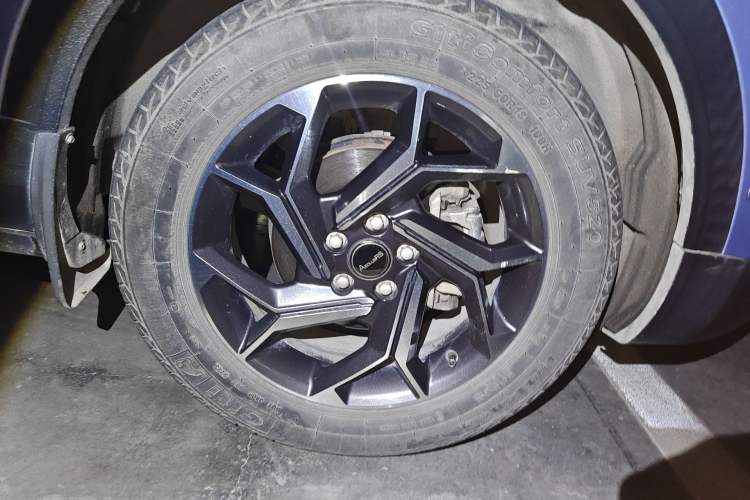 Used Dongfeng Aeolus AX7 2019 1.6T Automatic AI Navigation Model China V Standard Right Front Wheel Hub
