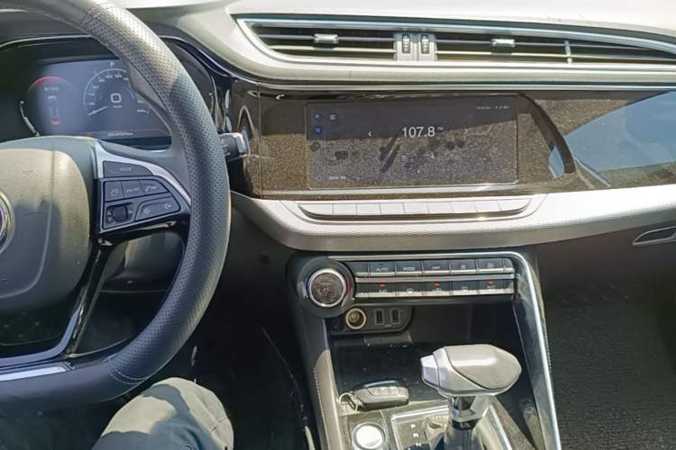 Used Dongfeng Aeolus AX7 2019 1.6T Automatic AI Navigation Model China V Standard Audio And AC Panel