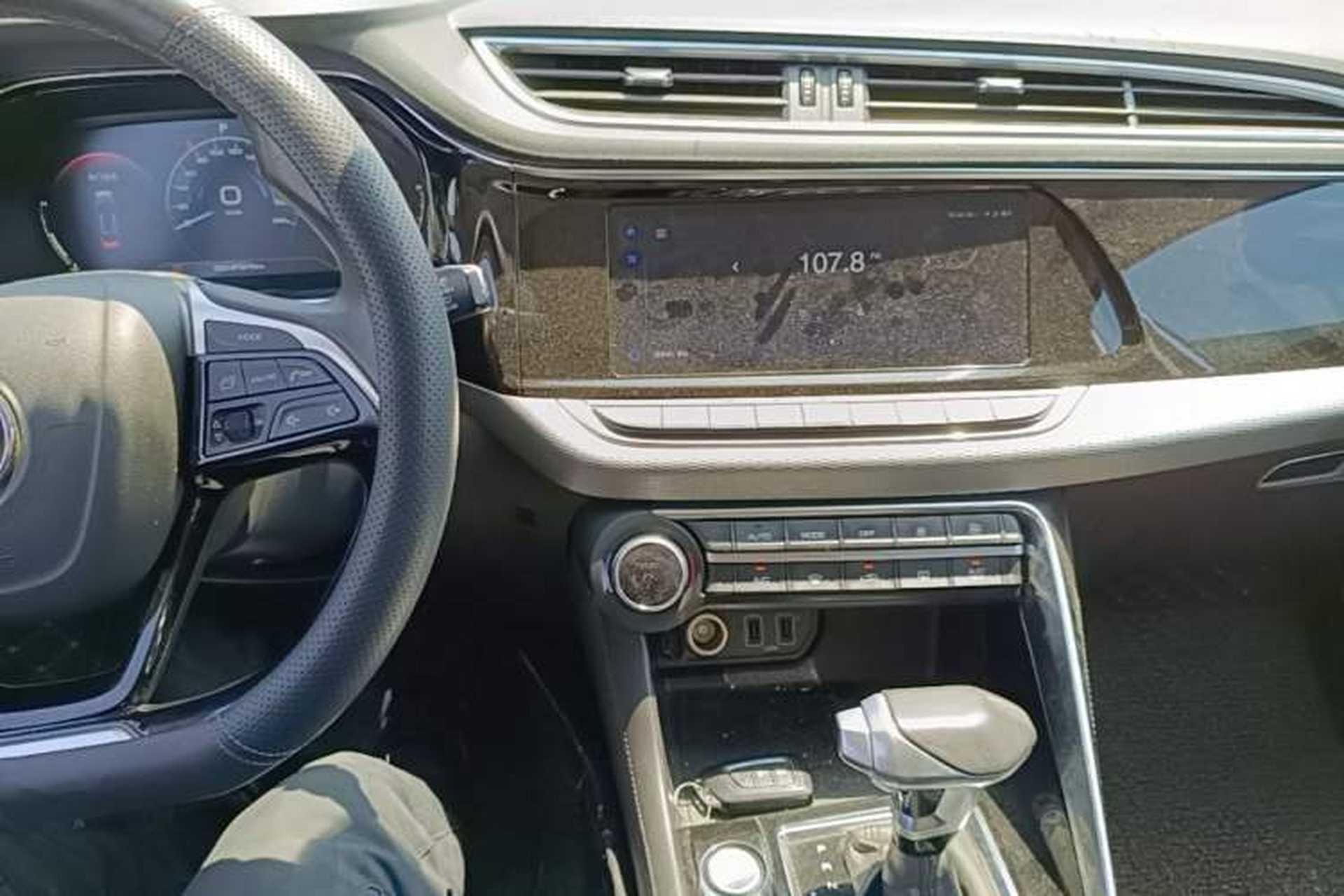 Used Dongfeng Aeolus AX7 2019 1.6T Automatic AI Navigation Model China V Standard Audio And AC Panel