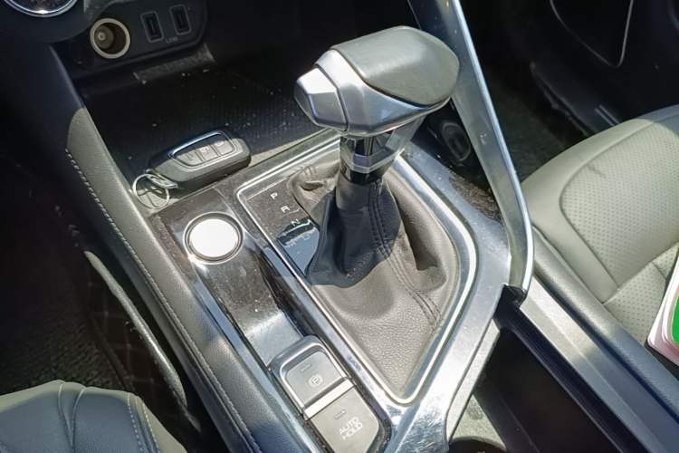 Used Dongfeng Aeolus AX7 2019 1.6T Automatic AI Navigation Model China V Standard Gear Lever
