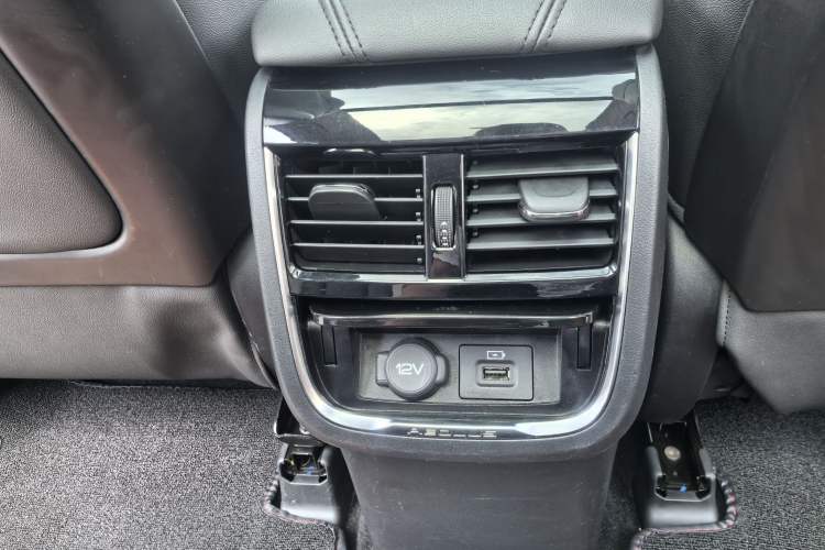 Used Dongfeng Aeolus AX7 2019 1.6T Automatic AI Navigation Model China V Standard Interior 5