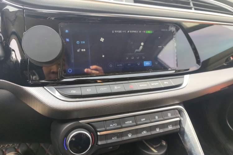 Used Dongfeng Aeolus AX7 2019 1.6T Automatic AI Navigation Model China V Standard Audio And AC Panel