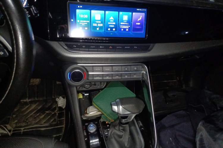 Used Dongfeng Aeolus AX7 2019 1.6T Automatic AI Navigation Model China V Standard Audio And AC Panel
