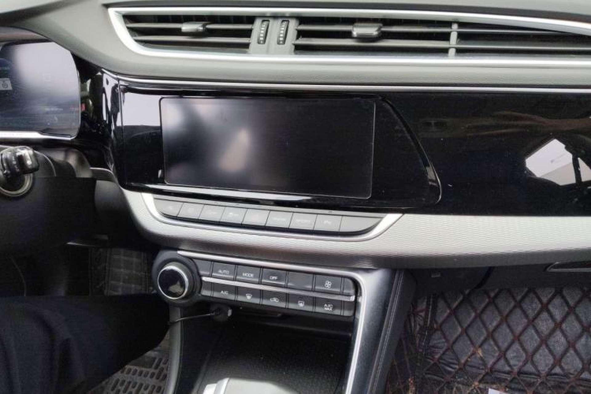 Used Dongfeng Aeolus AX7 2019 1.6T Automatic AI Navigation Model China V Standard Audio And AC Panel