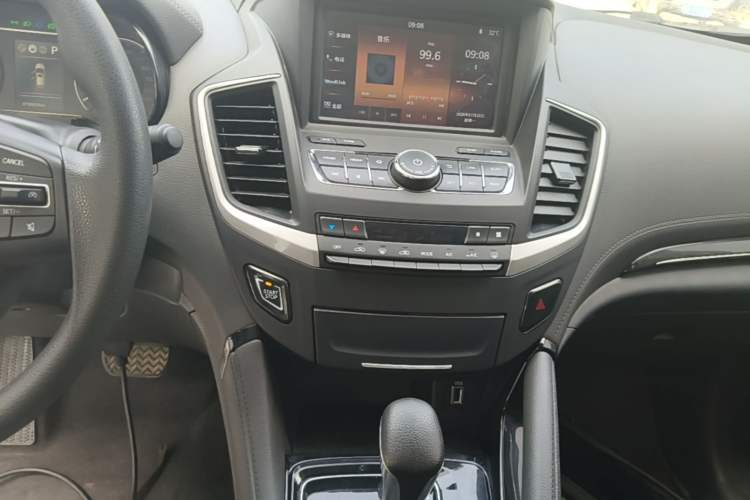 Used Dongfeng Aeolus AX7 2019 Classic 230T Automatic Luxury Top-Selling Model China V Standard Audio And AC Panel