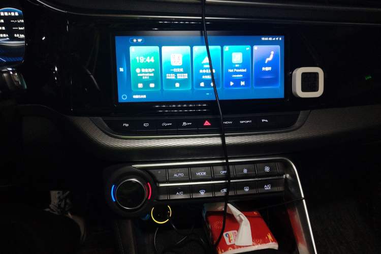 Used Dongfeng Aeolus AX7 2019 1.6T Automatic AI Navigation Model China V Standard Audio And AC Panel