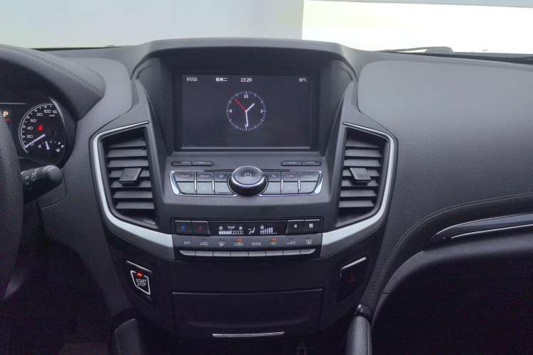 Used Dongfeng Aeolus AX7 2019 Classic 230T Automatic Luxury Top-Selling Model China V Standard Audio And AC Panel