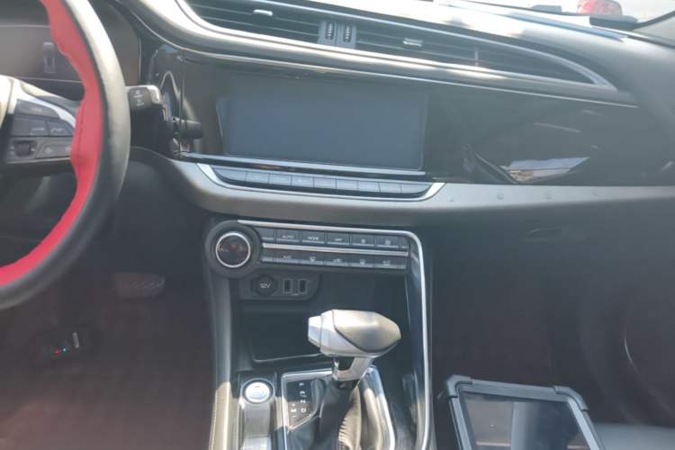 Used Dongfeng Aeolus AX7 2019 1.6T Automatic AI Pioneer Model China V Standard Audio And AC Panel