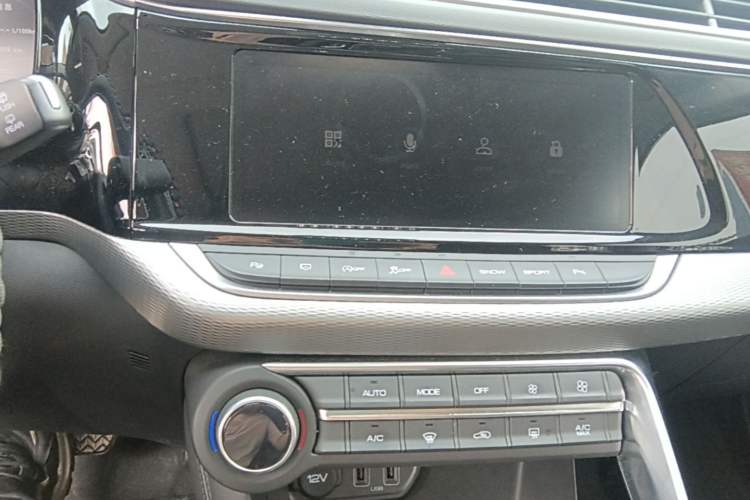 Used Dongfeng Aeolus AX7 2019 1.6T Automatic AI Navigation Model China V Standard Audio And AC Panel
