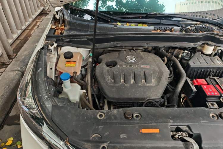 Used Dongfeng Aeolus AX7 2019 Classic 230T Manual Elite Model China V Standard Engine Bay Right
