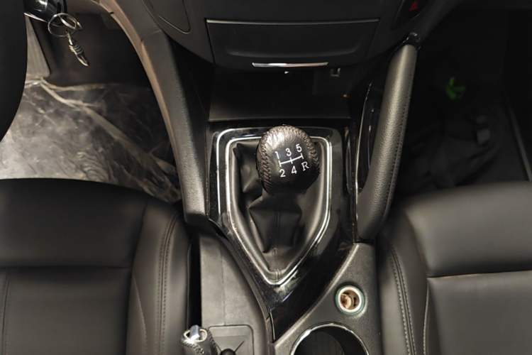 Used Dongfeng Aeolus AX7 2019 Classic 230T Manual Elite Model China VI Standard Gear Lever