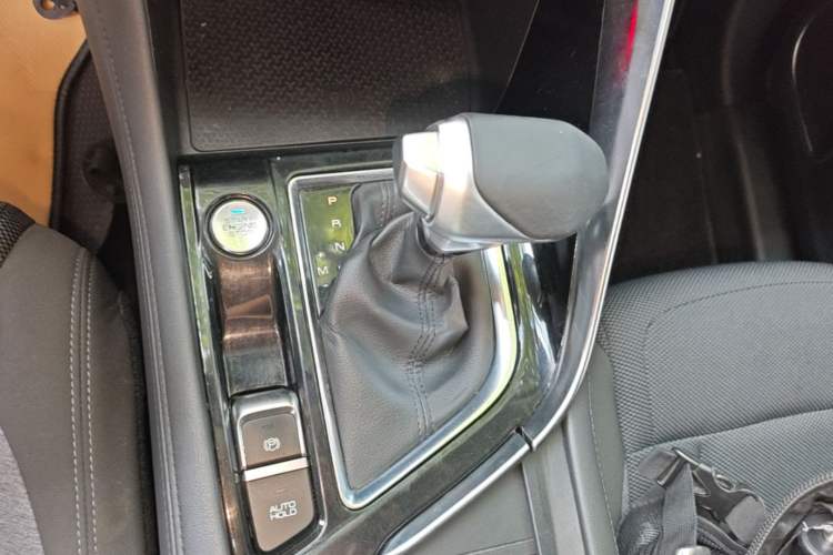 Used Dongfeng Aeolus AX7 2019 1.6T Automatic AI Pioneer Model China V Standard Gear Lever