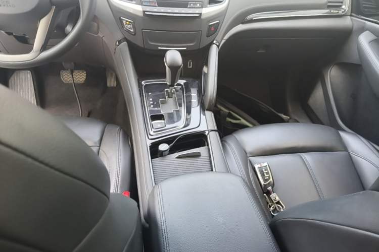 Used Dongfeng Aeolus AX7 2019 Classic 230T Automatic Luxury Top-Selling Model China V Standard Gear Lever