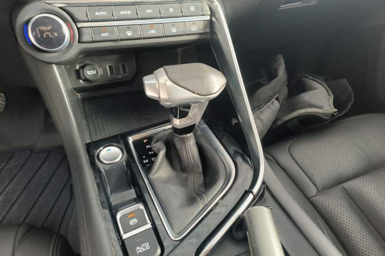 Used Dongfeng Aeolus AX7 2019 1.6T Automatic AI Navigation Model China V Standard Gear Lever