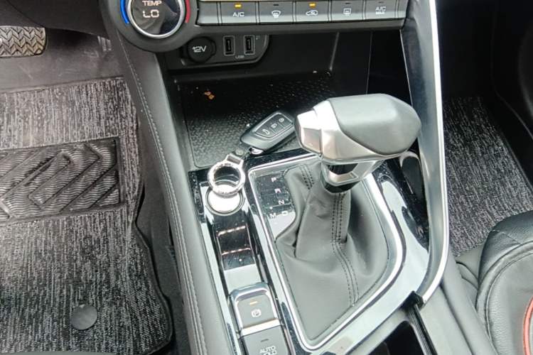 Used Dongfeng Aeolus AX7 2019 1.6T Automatic AI Navigation Model China V Standard Gear Lever