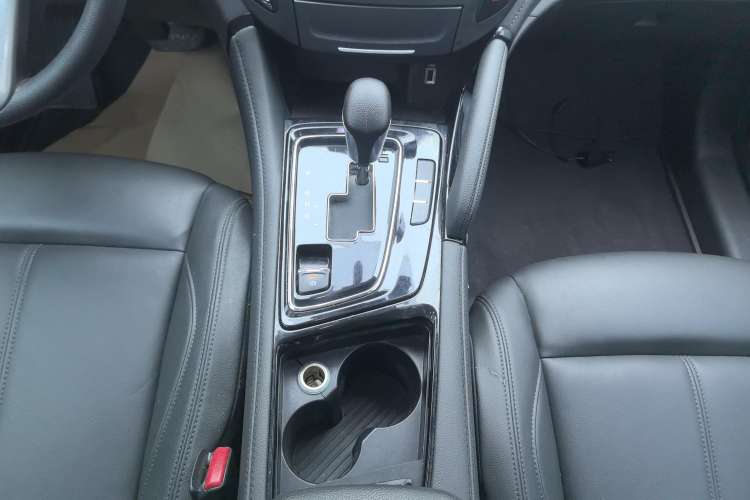 Used Dongfeng Aeolus AX7 2019 Classic 230T Automatic Luxury Top-Selling Model China V Standard Gear Lever