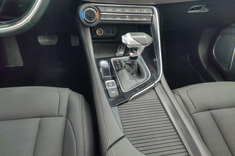 Used Dongfeng Aeolus AX7 2019 1.6T Automatic AI Navigation Model China V Standard Gear Lever