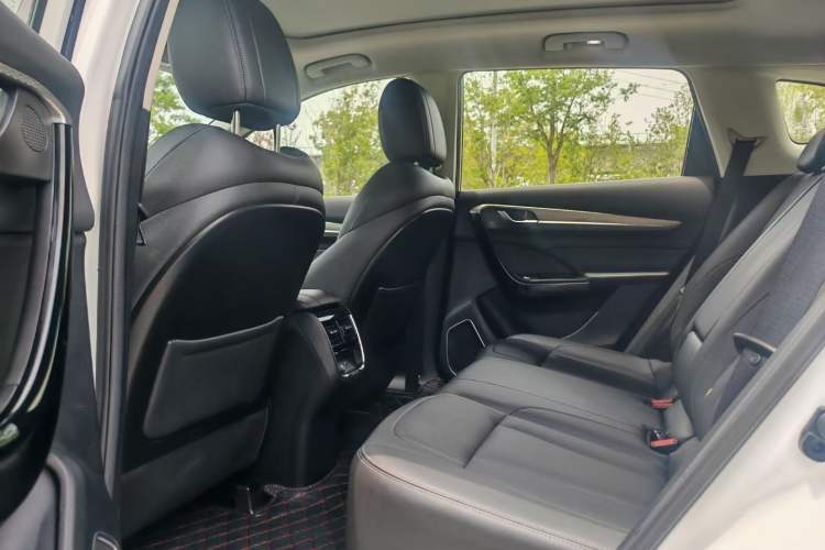Used Dongfeng Aeolus AX7 2019 1.6T Automatic AI Navigation Model China V Standard Interior 3
