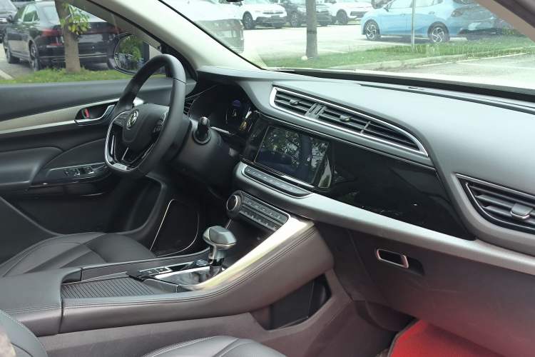 Used Dongfeng Aeolus AX7 2019 1.6T Automatic AI Navigation Model China V Standard Interior 3