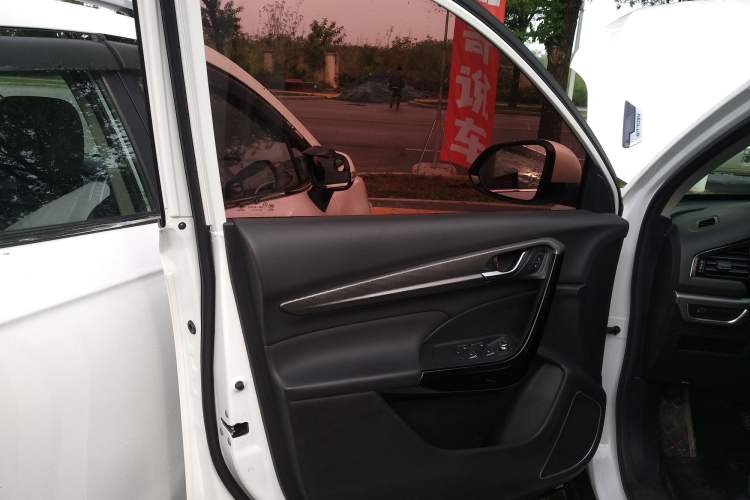 Used Dongfeng Aeolus AX7 2019 1.6T Automatic AI Navigation Model China V Standard Left Front Door Interior