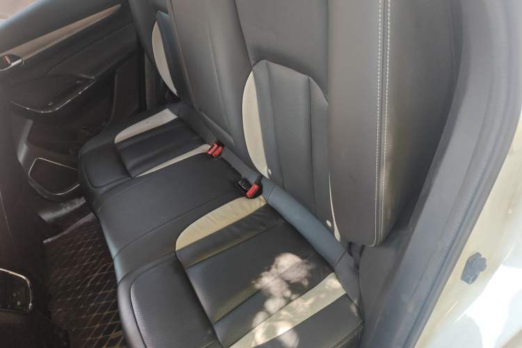 Used Dongfeng Aeolus AX7 2019 1.6T Automatic AI Navigation Model China V Standard Left Rear Seat